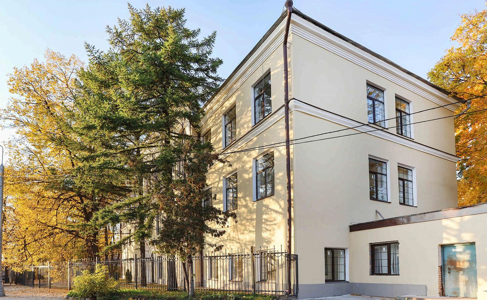 Продам квартиру в Москве по адресу аллея Первой Маёвки, 15с3, площадь 18 квм Недвижимость Москва (Россия)  Апартаменты сдаются в готовом ремонте
