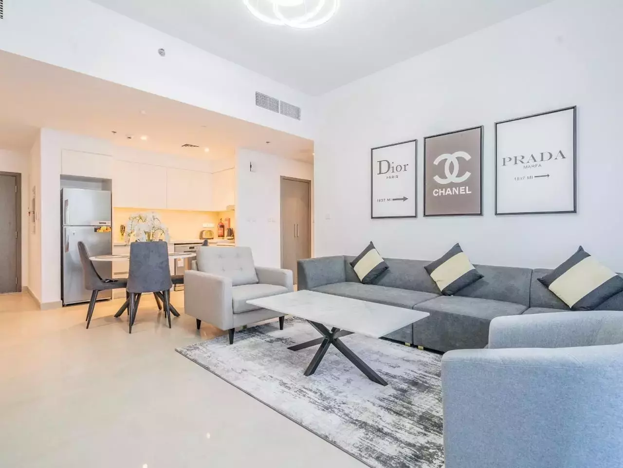 Mieszkanie 2 pokoi 73 m² Dubaj, Emiraty Arabskie